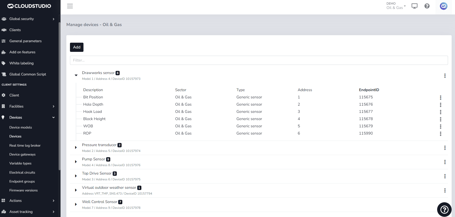 Liste des appareils avec un appareil déplié affichant ses endpoints et ses détails