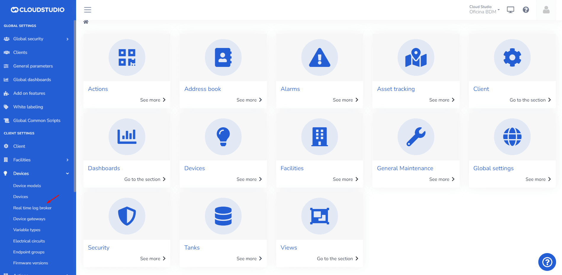 Menu latéral Appareils avec l'option Real time log broker signalée par une flèche