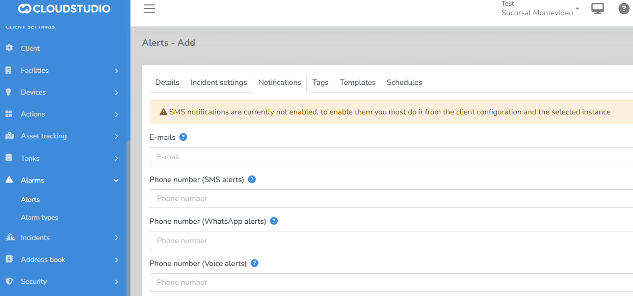 Tab Benachrichtigungen des Alarms mit E-Mail- und Telefonfeldern für SMS, WhatsApp und Sprache