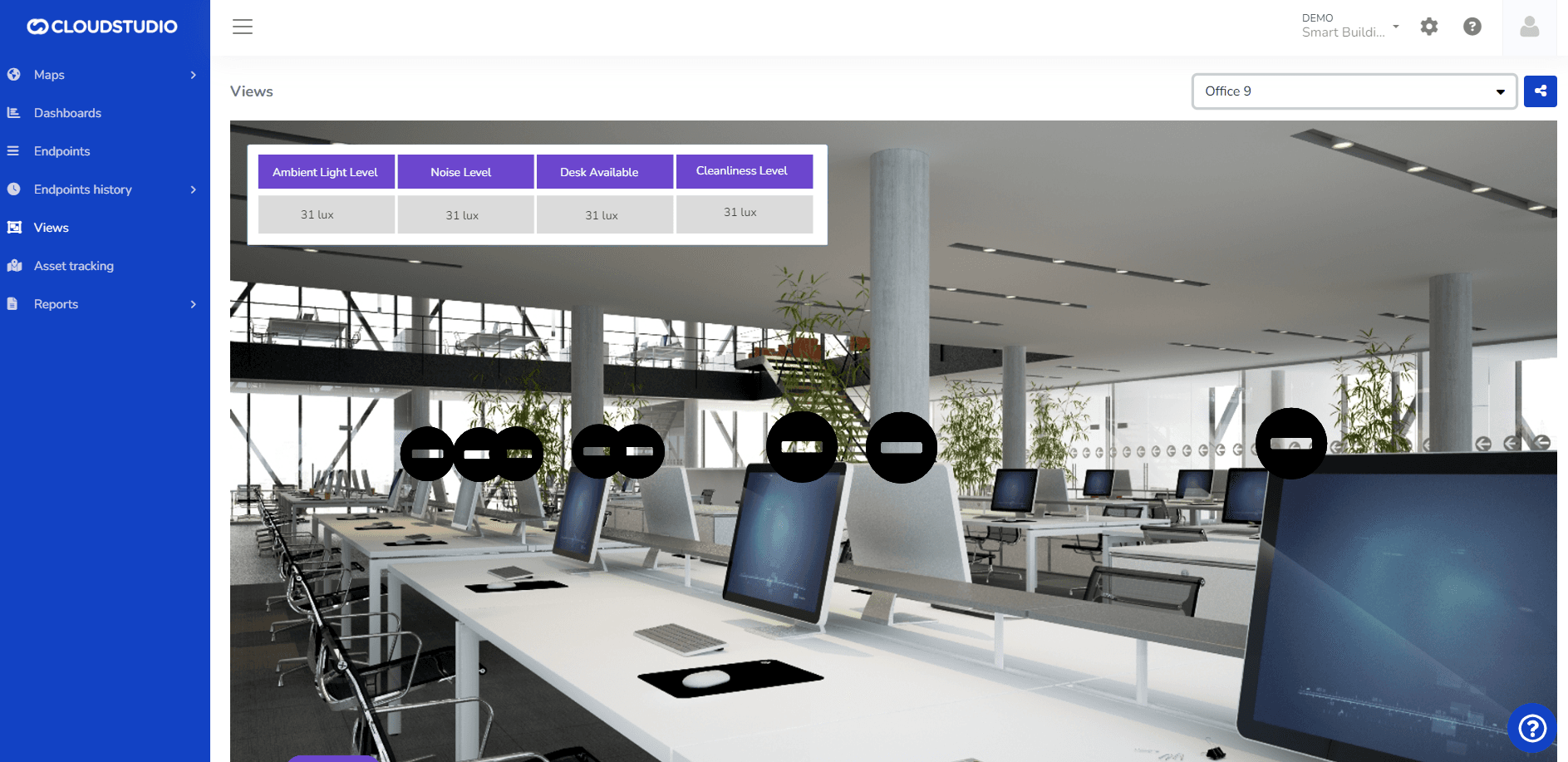 Konfigurierte Ansicht im Monitor mit Büro-Hintergrund, Statussymbolen und Wertetabelle
